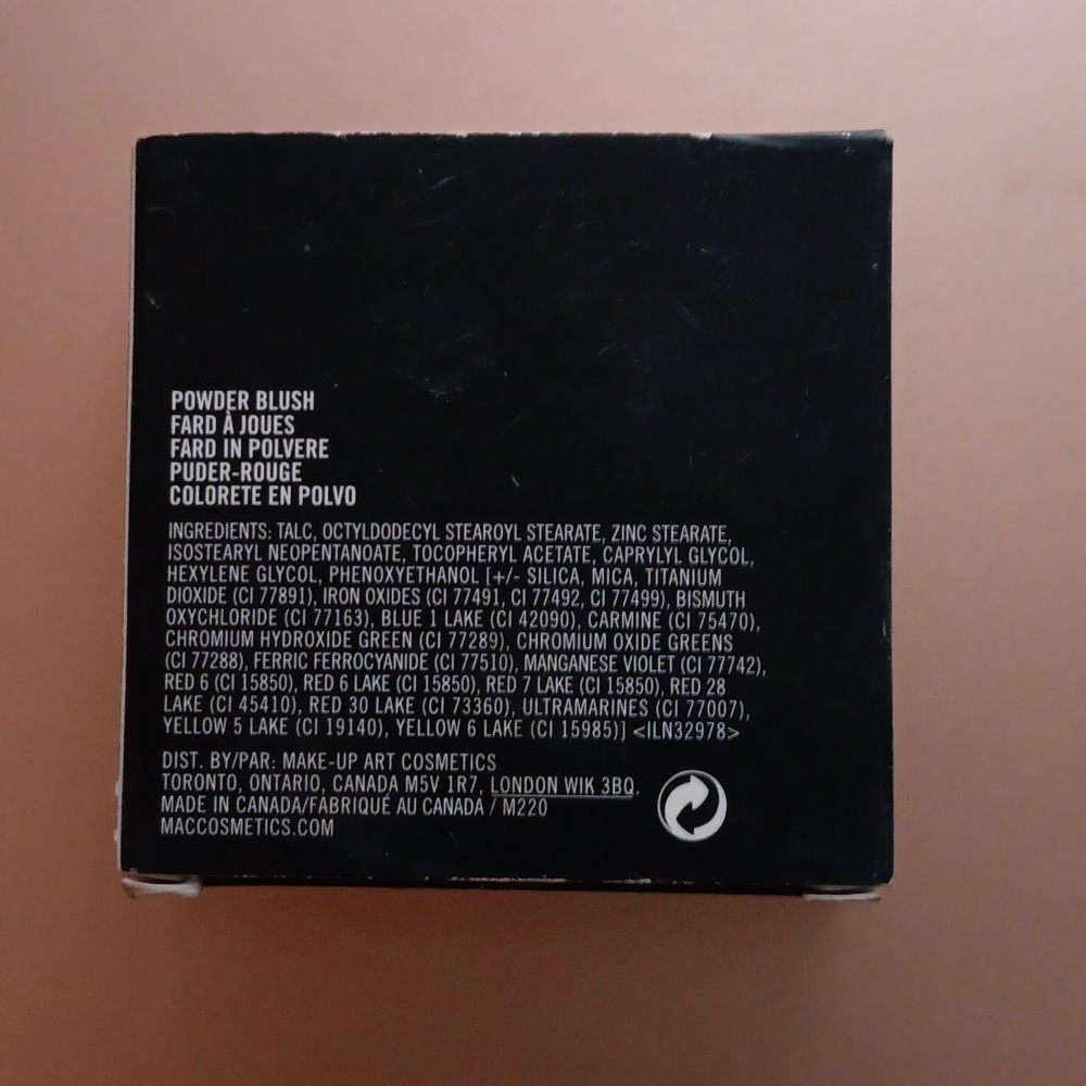 NIB MAC MARILYN MONROE Powder Blush Legendary - Picture 2 of 3